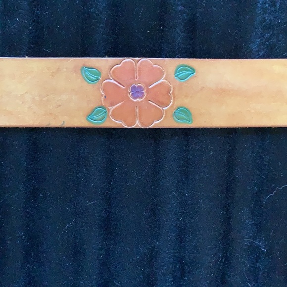 Paris Vintage Light Brown Embossed floral Pattern Belt Size 30 - Picture 3 of 6